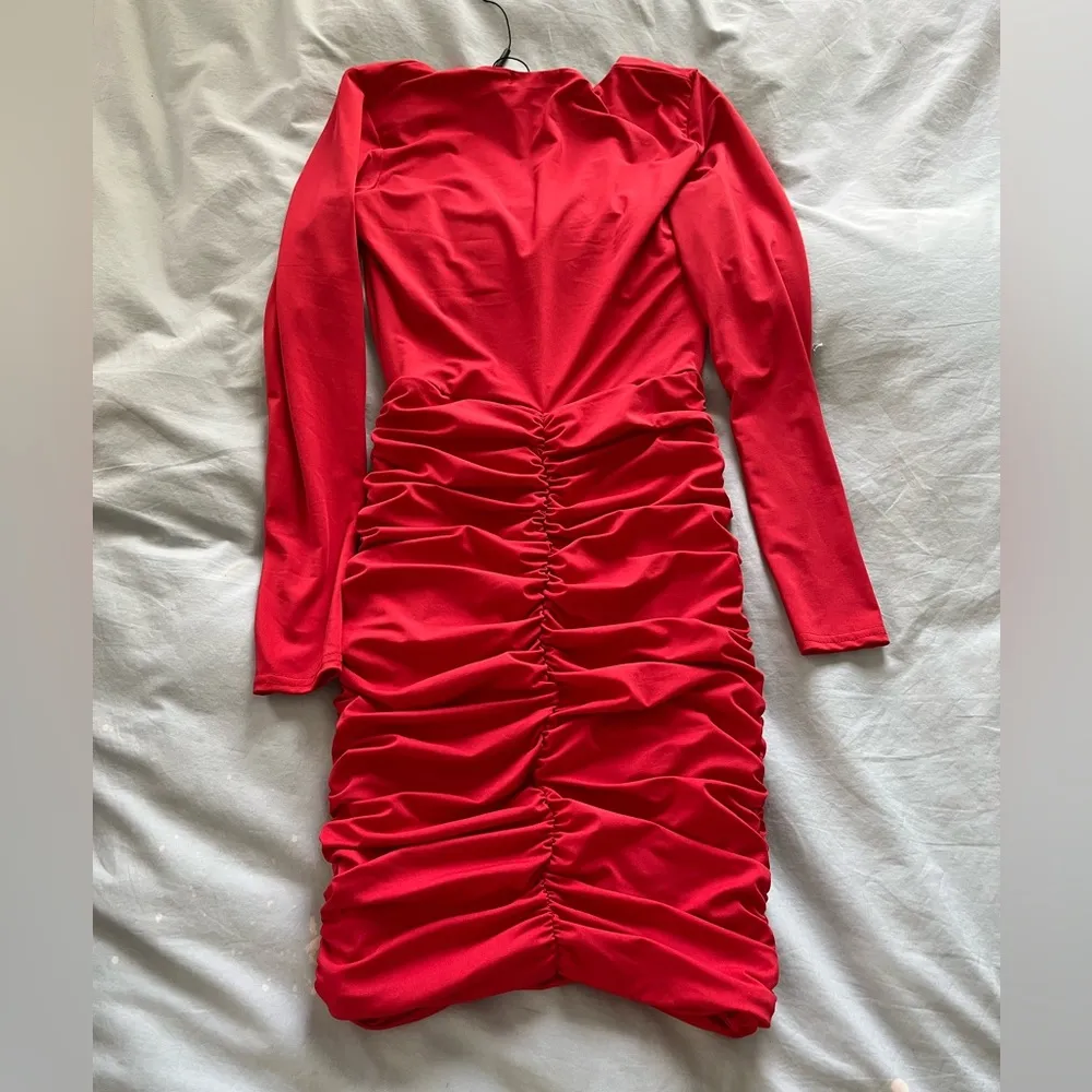 Pretty Little Thing red scrunchy dress - Image 4