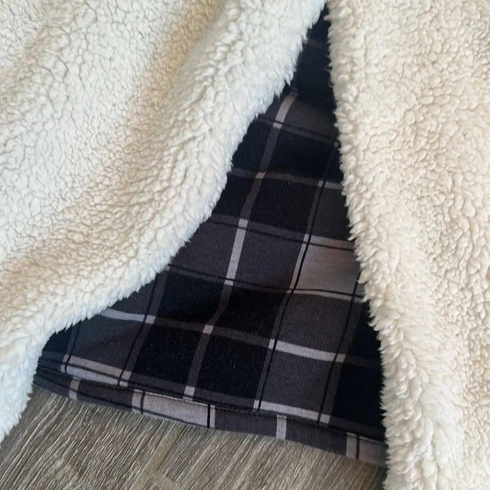 Womens Matilda Jane size small S reversible Sherpa black gray plaid winter vest - Image 8