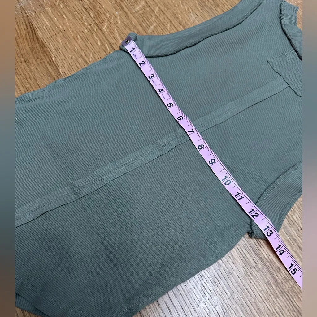 We The Free People NWOT Kate Tank green sz Medium 13" ptp - Image 6