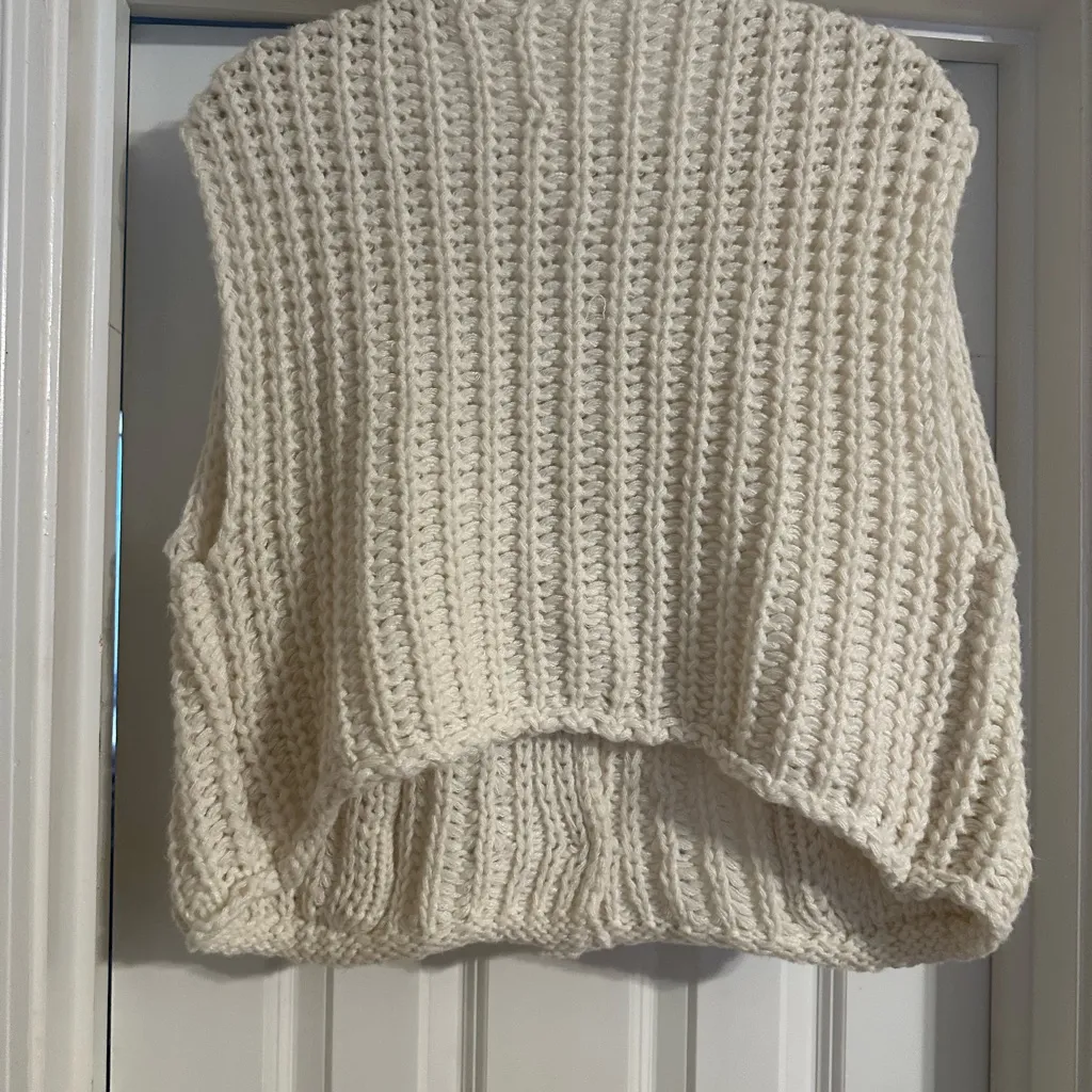 Cozy Cream Knit Sweater Vest Size M - Image 3