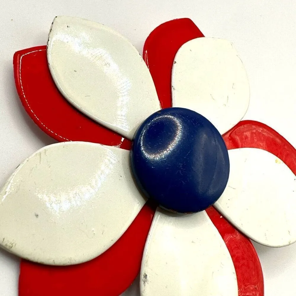 Red white and blue vintage flower brooch - Image 3
