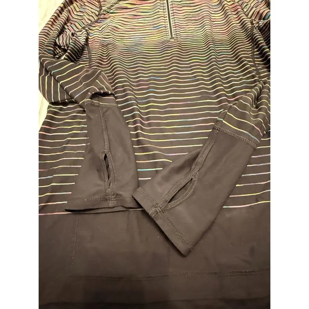 NEW Kirkland women's medium black/multi 1/4 zip shirt w/thumb slots on sleeves - Image 4