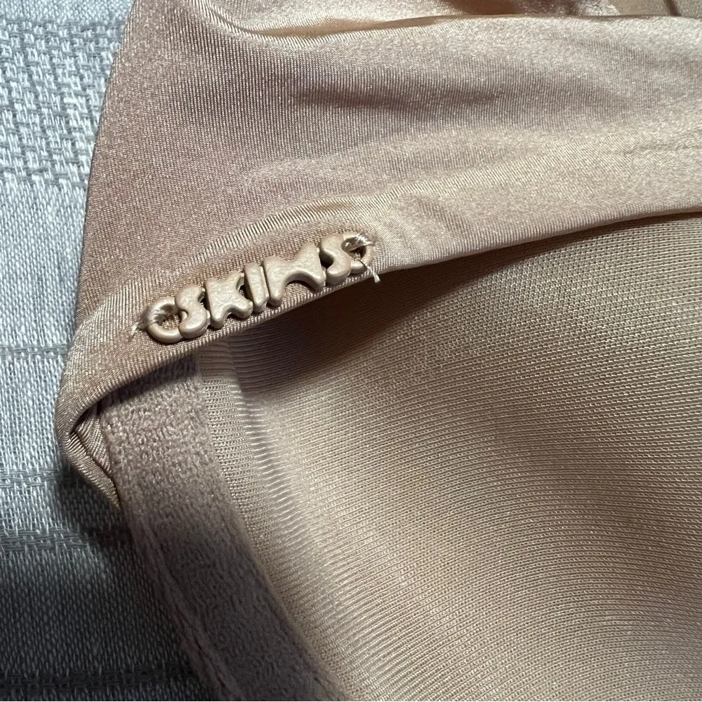 SKIMS NWT weightless scoop bra color Clay SIZE 32DD - Image 6