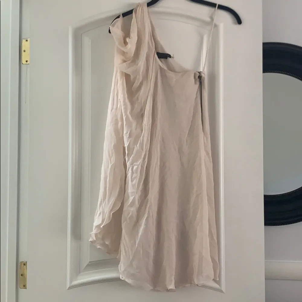 Alice + Olivia | One Shoulder Flow Dress Baby Pink - Image 4