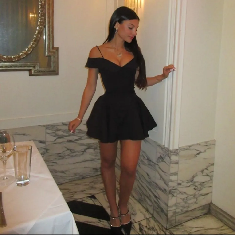 House‎ of CB ‘Elida’ black off shoulder mini dress NWOT size L Tall - Image 8