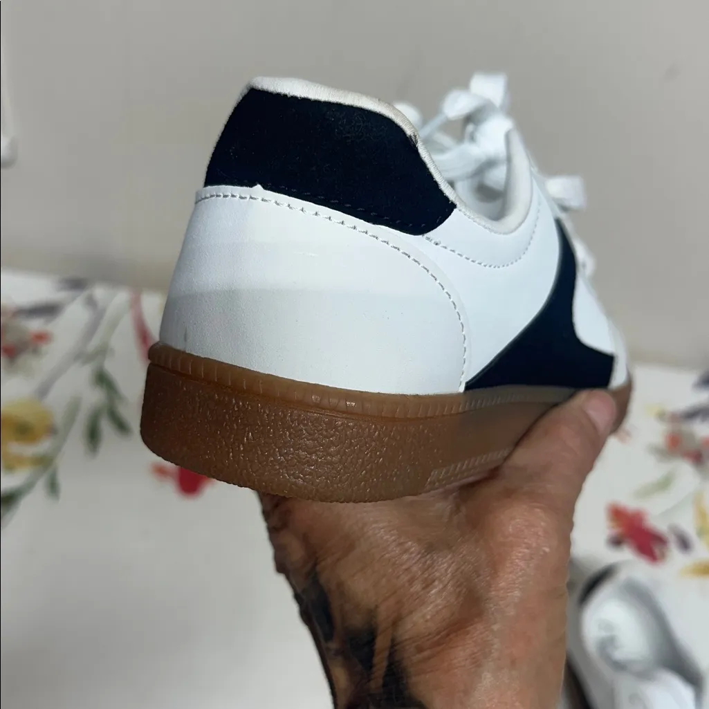 No Boundaries White Sneakers - Image 4