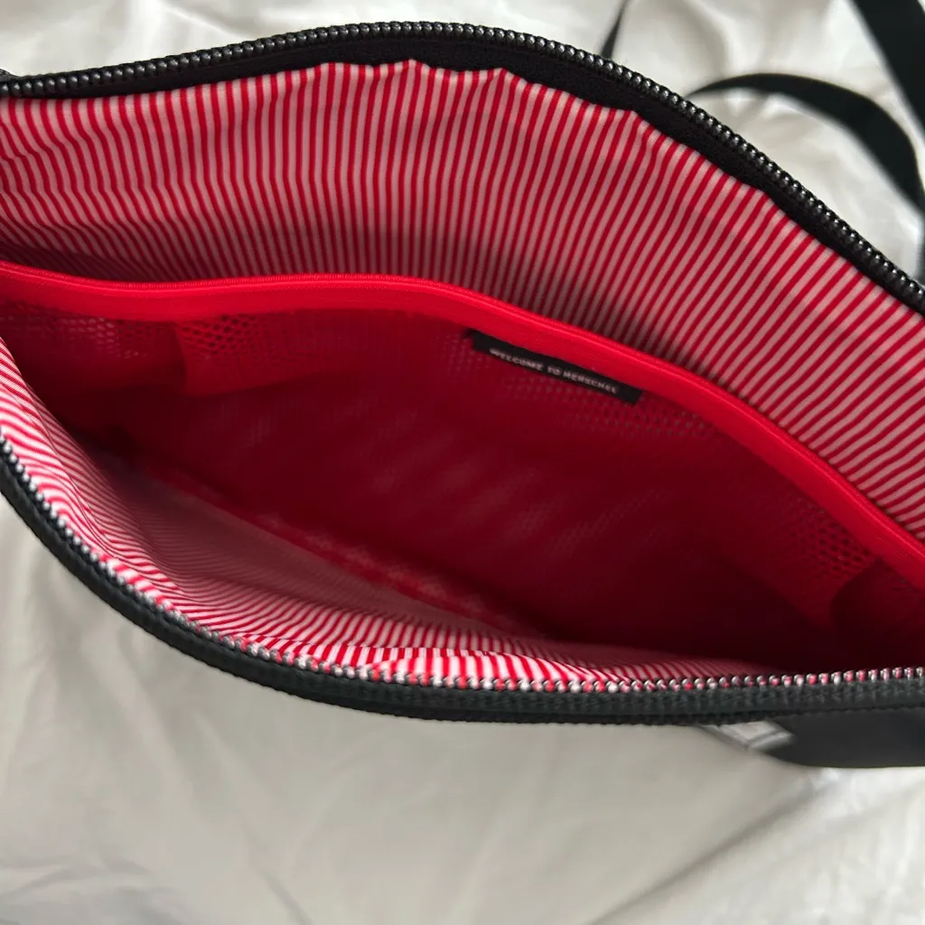 Herschel Supply Company Black Alder crossbody bag NWT - Image 7