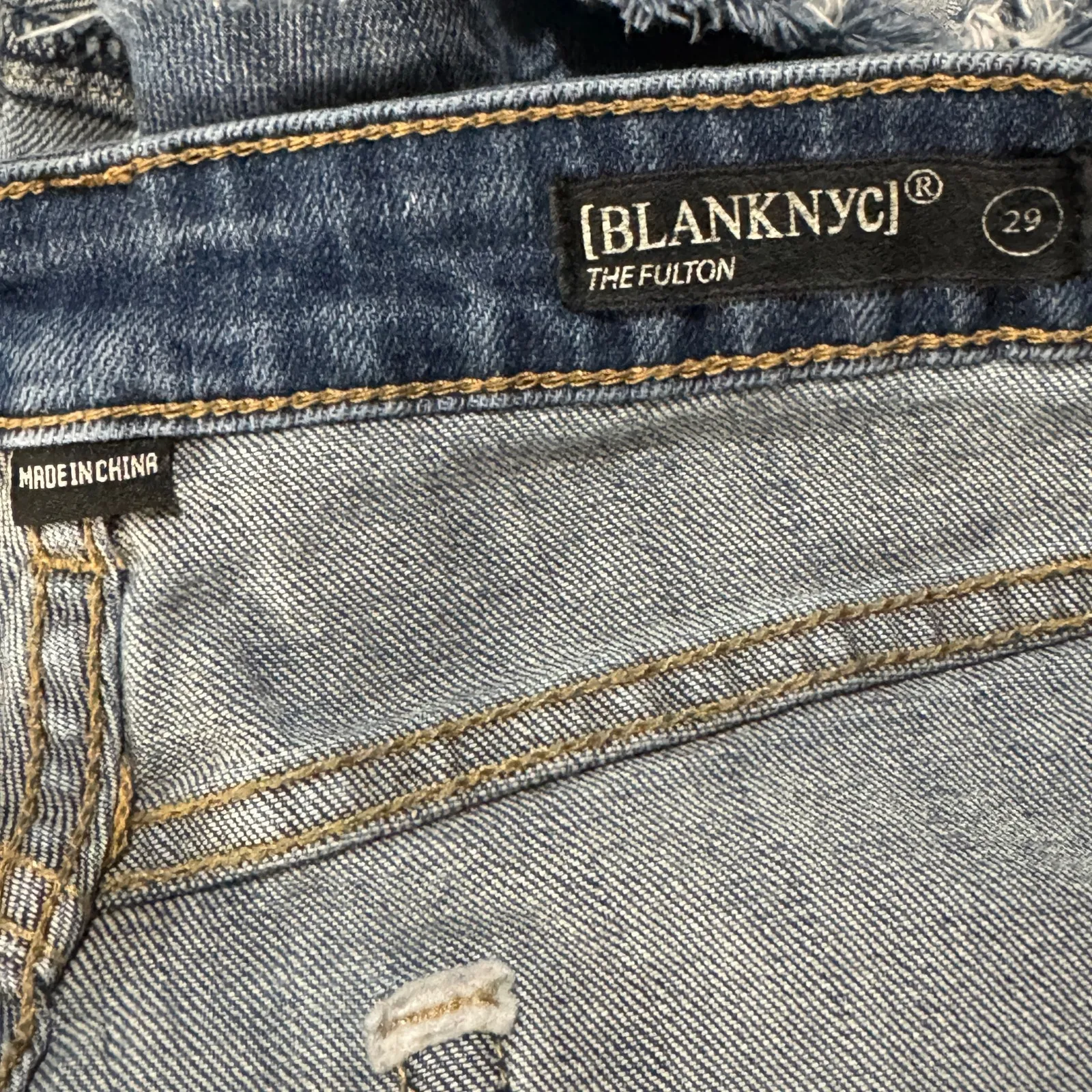 Blank NYC SZ 29 The Fulton Jean Shorts Distressed Zip-Fly Frayed Pockets Cuffed - Image 8