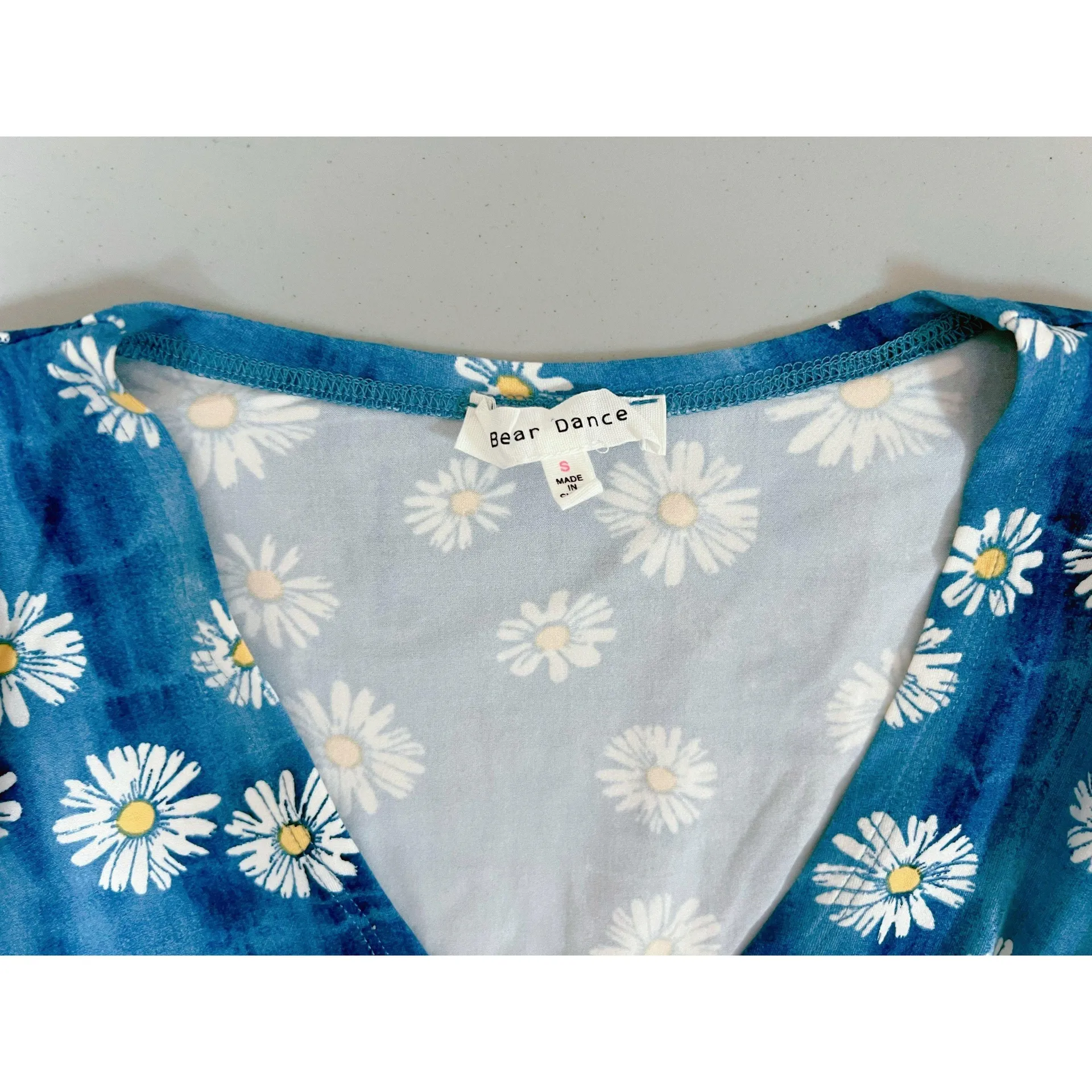 Blue Daisy Floral Print Short Sleeve Crop Top Tee T-Shirt Blouse Size S 🌼 - Image 3