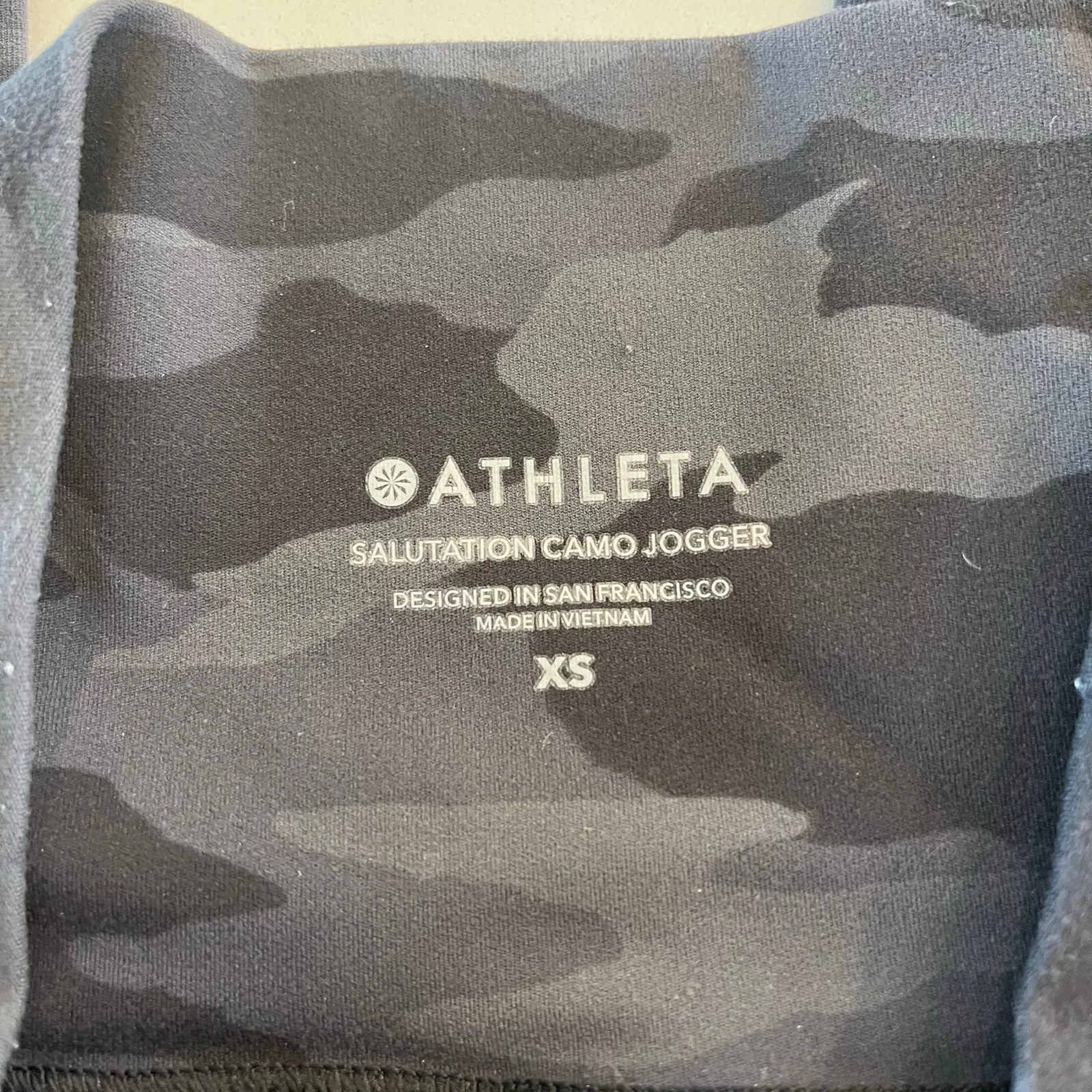 Athleta Salutation Jogger Camo Black Gray‎ Size XS - Image 6
