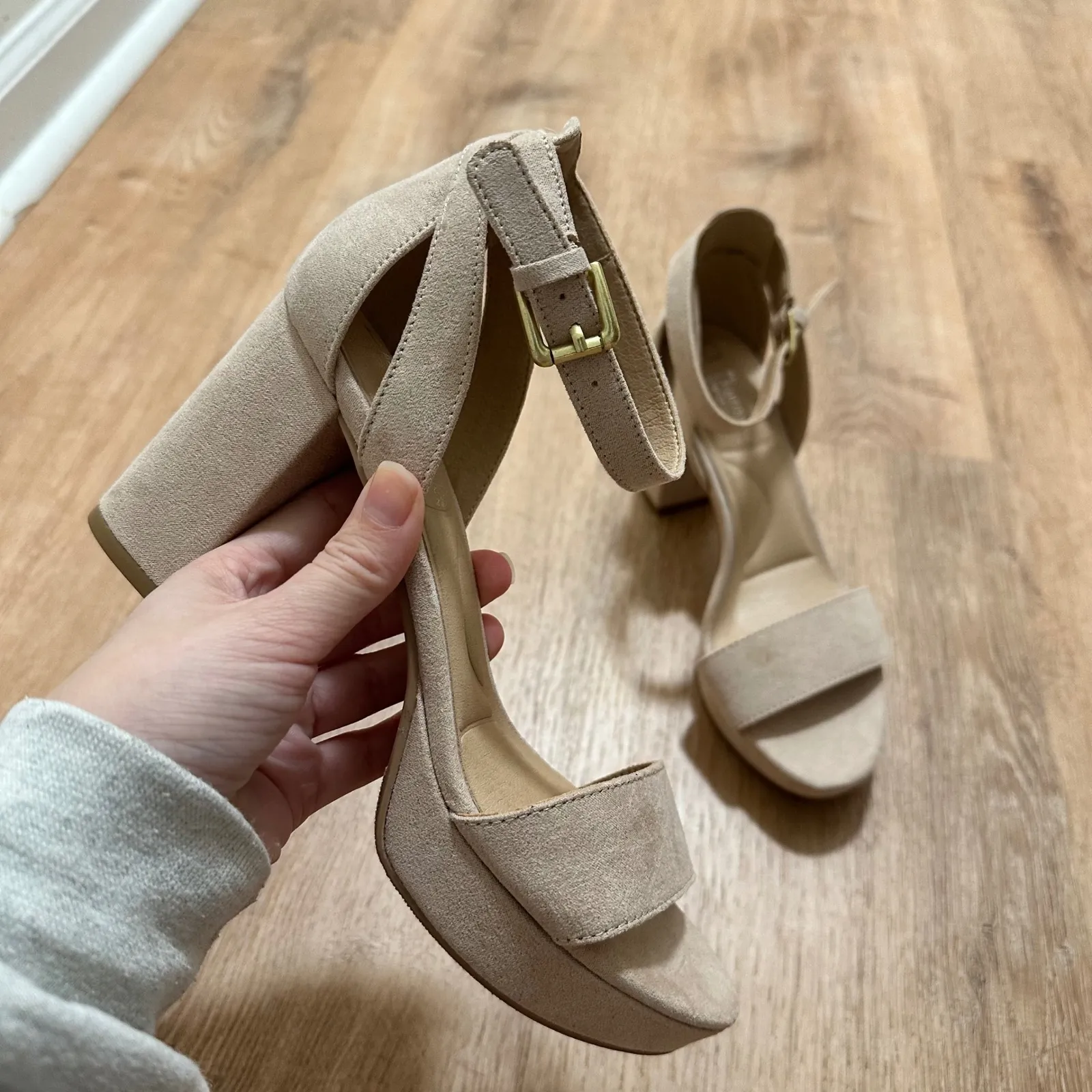 CL LAUNDRY | Go On Block Heel Beige Suede Block Heels Tan Size 5.5 - Image 2