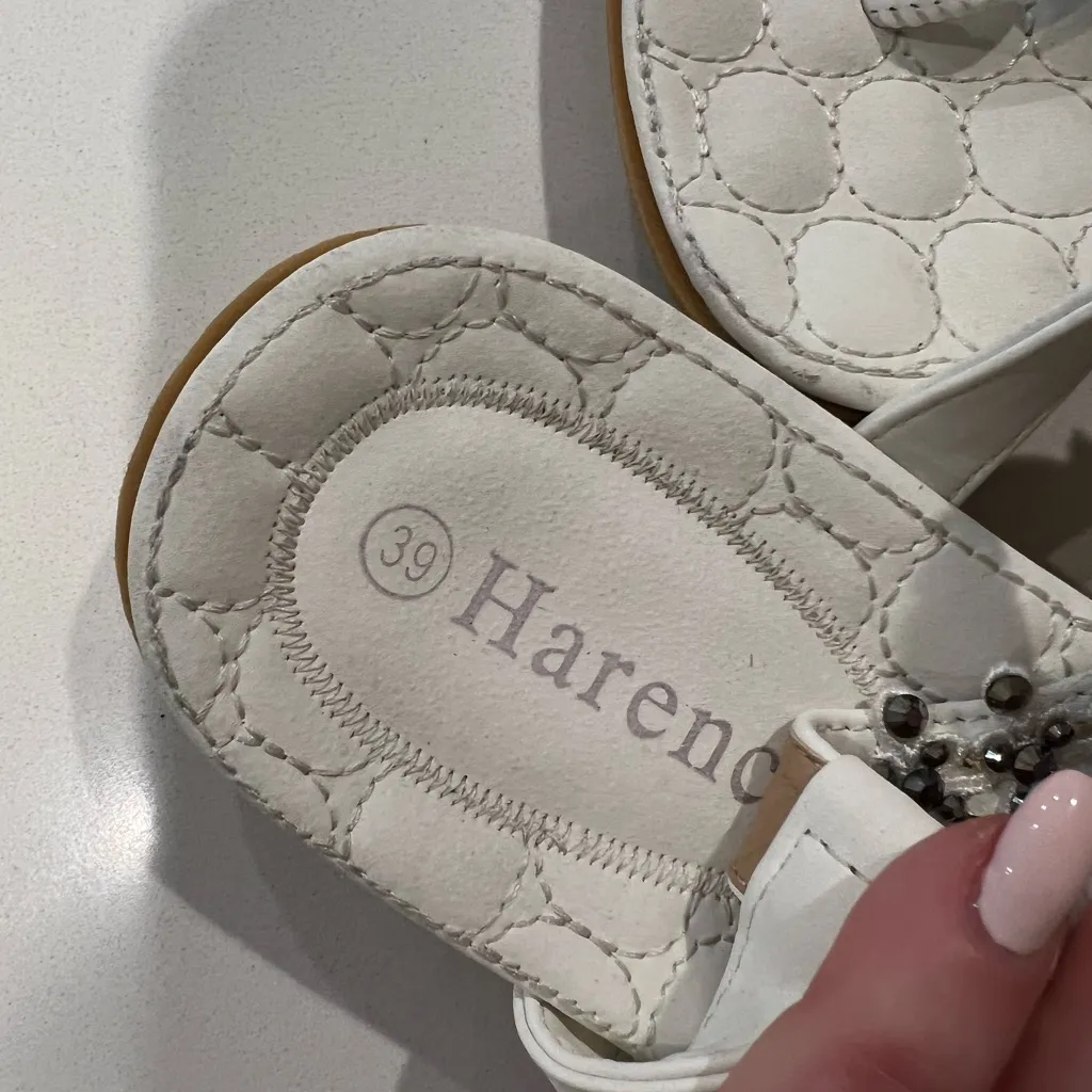 Super cute little sandals for being fancy White Size 8 - Image 2