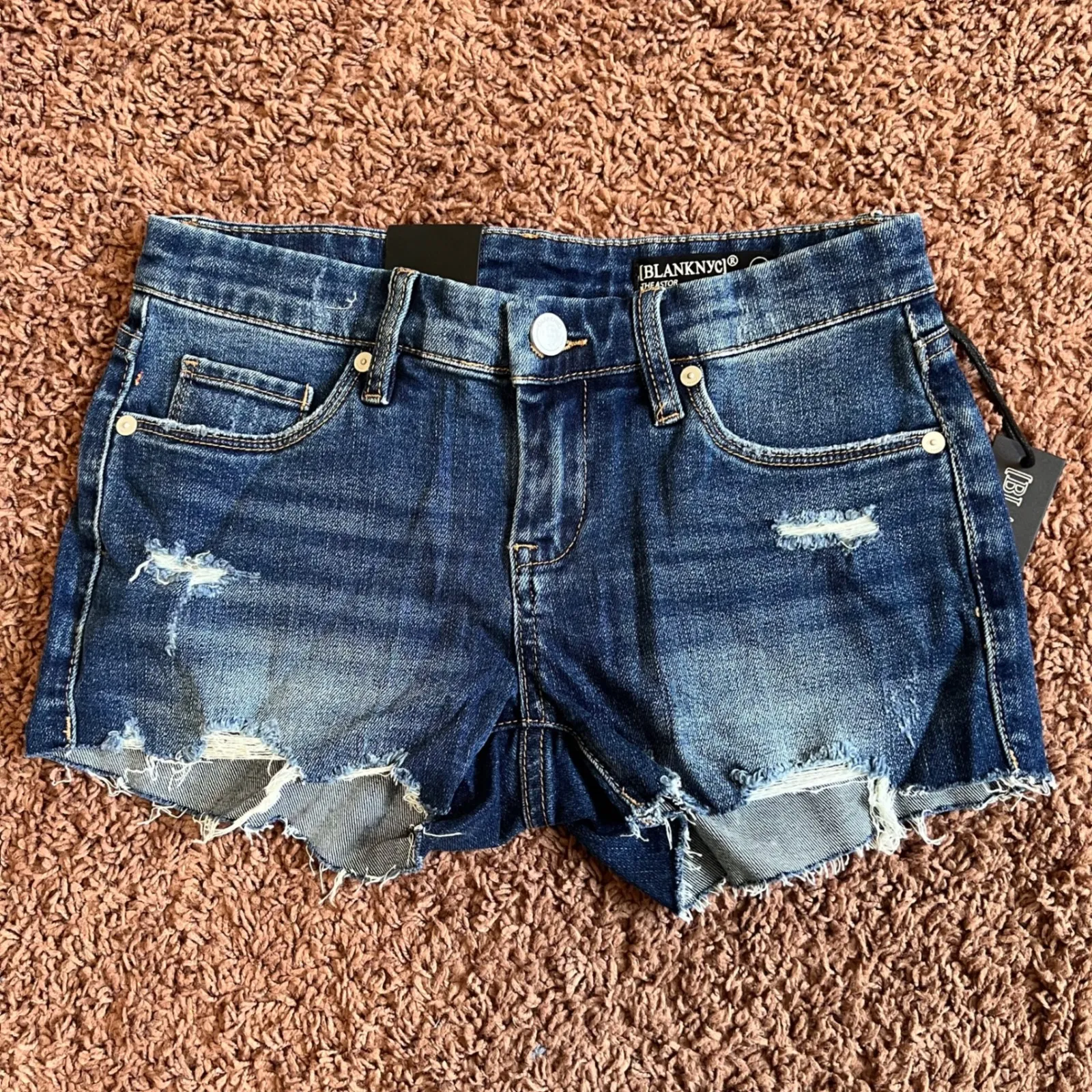 BLANKNYC Women's Denim Shorts Distressed Raw Hem Cut‎ Off Dark Wash Size 24 NWT - Image 2