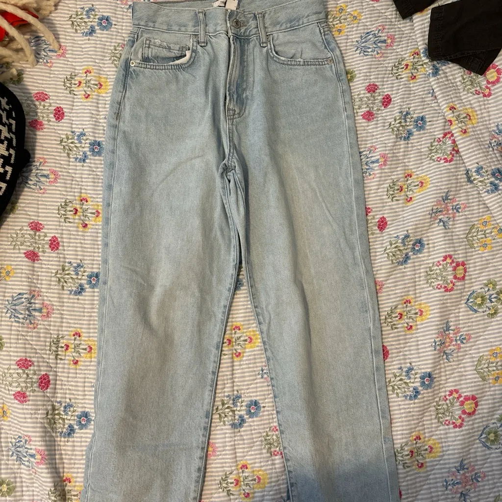 Forever 21 Light Wash Straight Leg Jeans - Image 3
