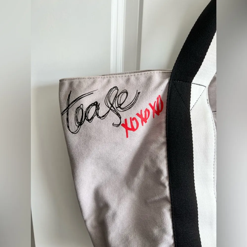 Victoria's Secret Taylor Mae Tease Tote 2018. - Image 5