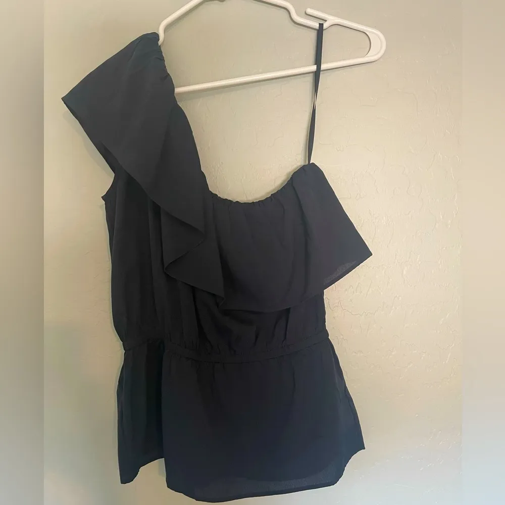 Banana Republic One-Shoulder Pendulum Top cinched waist small navy - Image 3