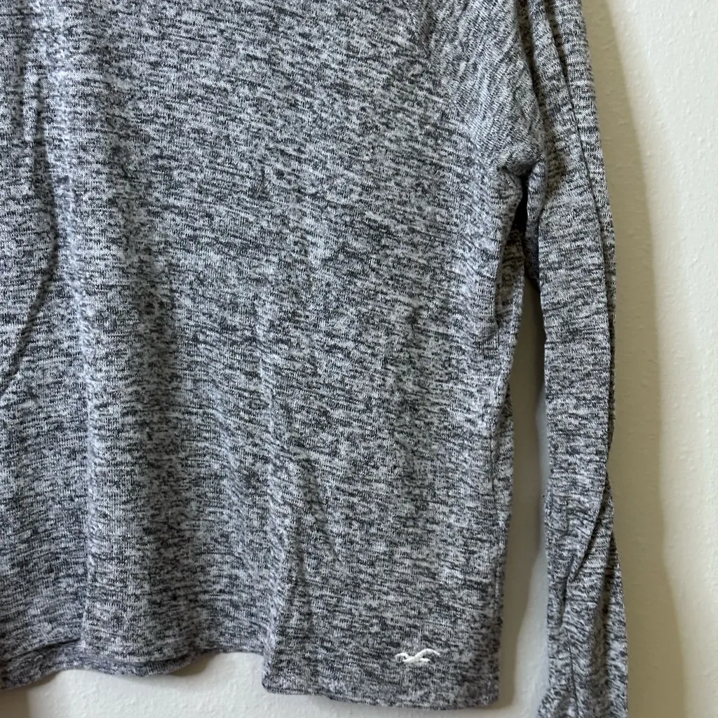 Hollister Women Must Have Collection Gray Longsleeve Shirt‎ Size XS - Image 3
