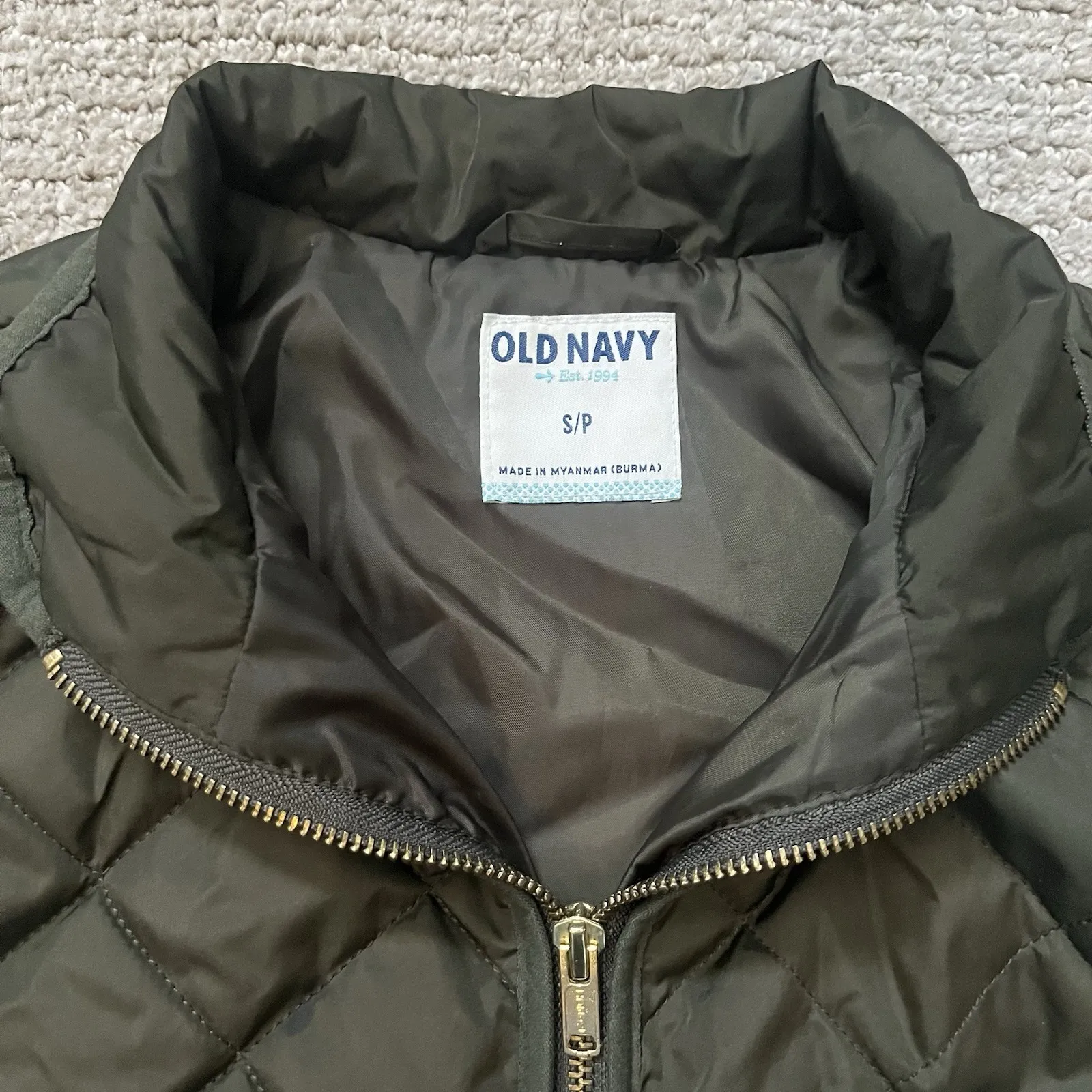 Old Navy Woman's Small Army Green Sleeveless Quilted Vest Gold Colored Zippers - Image 3