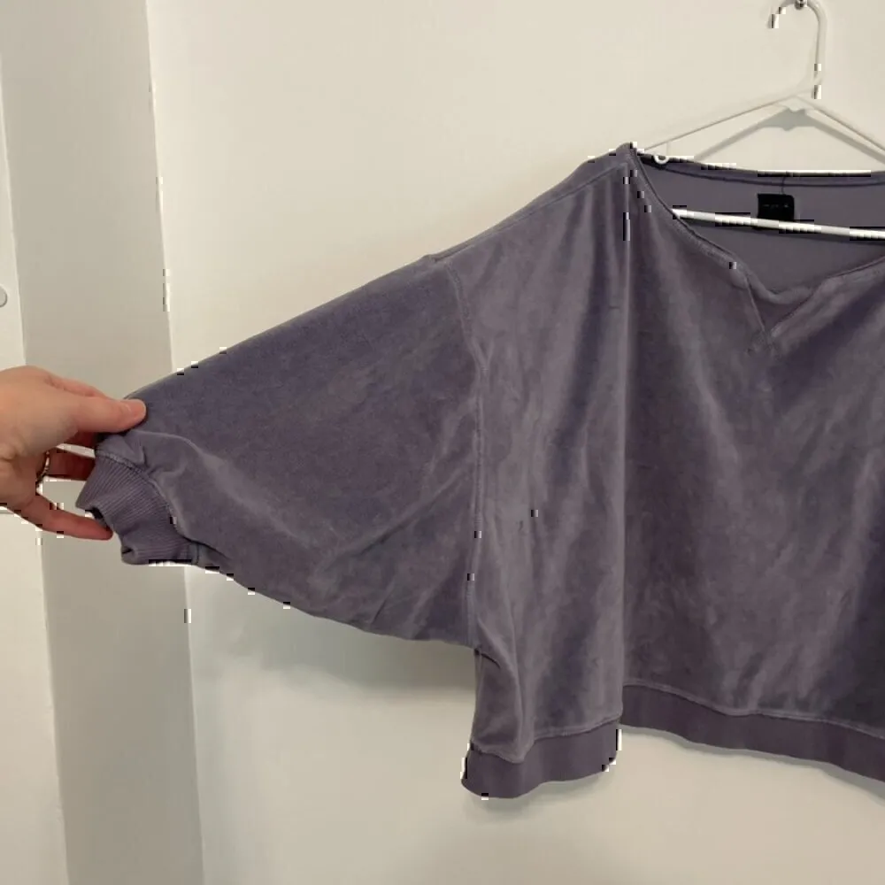 OUT FROM UNDER URBAN OUTFITTERS Vica Boat Neck Sweatshirt Periwinkle Velour Boxy - Image 6