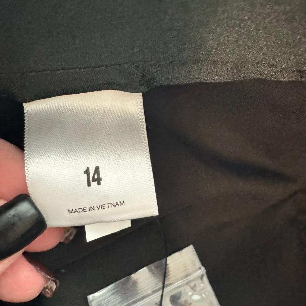 EXPRESS NWT  Faux Leather Quilted Shorts - Image 5