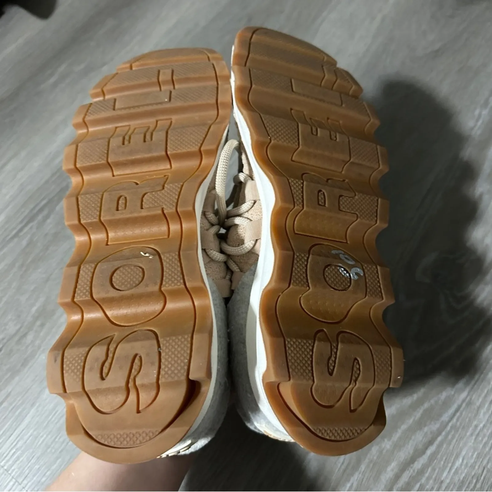 Sorel Kinetic Lace Up Sneaker Tennis Shoes‎ in Natural Tan/Blush Size 9 - Image 7