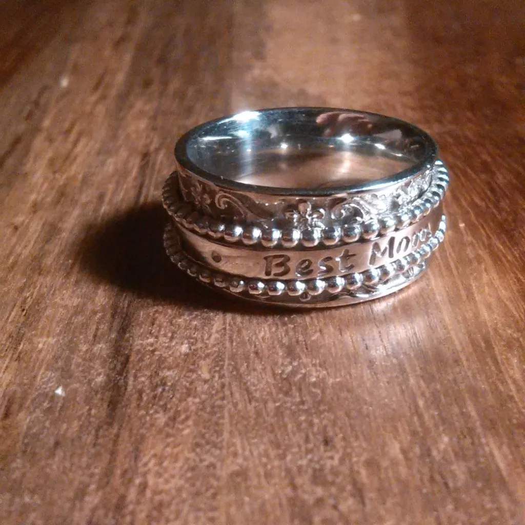 Best Mom Sterling Silver Spinner Band Ring (Size 6) - Image 5
