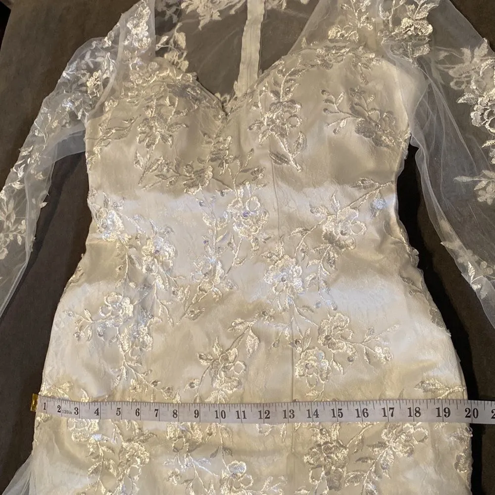 Women’s Long Sleeve Wedding Dress Lace Appliqué Zip Up Back with Train Size 12 - Image 13