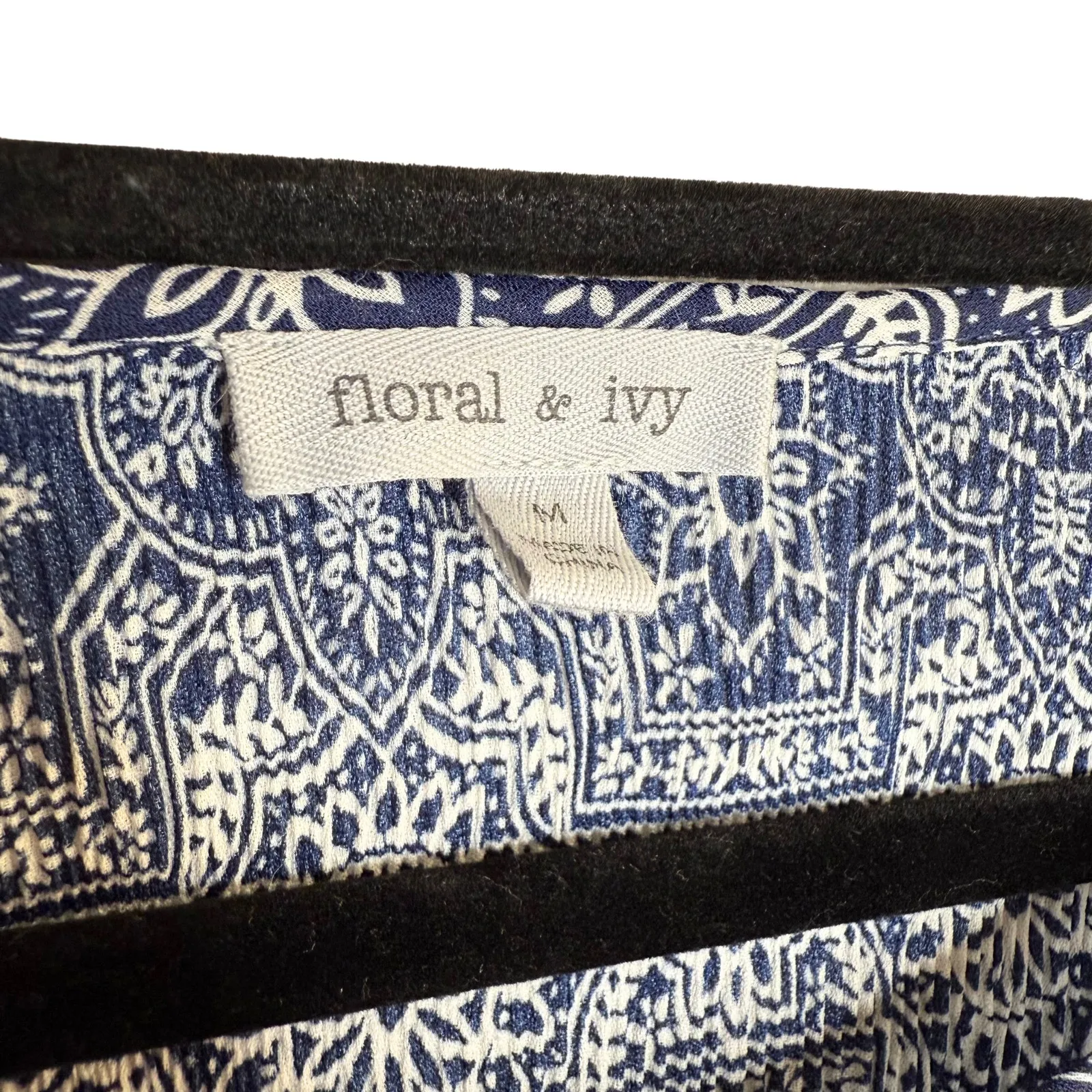 Floral & Ivy Boho Paisley Long Sleeve Peplum Top Size Medium Blue White Blouse - Image 4