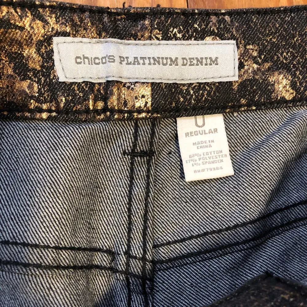 NWOT Chicos 0 Platinum Denim Black Gold Print Jeans - Image 6