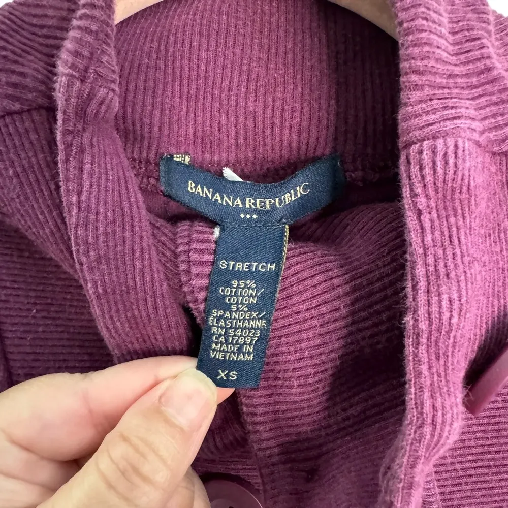Banana Republic Plum Purple Button Neck Ribbed Pullover Sweater Sz XS - Image 2