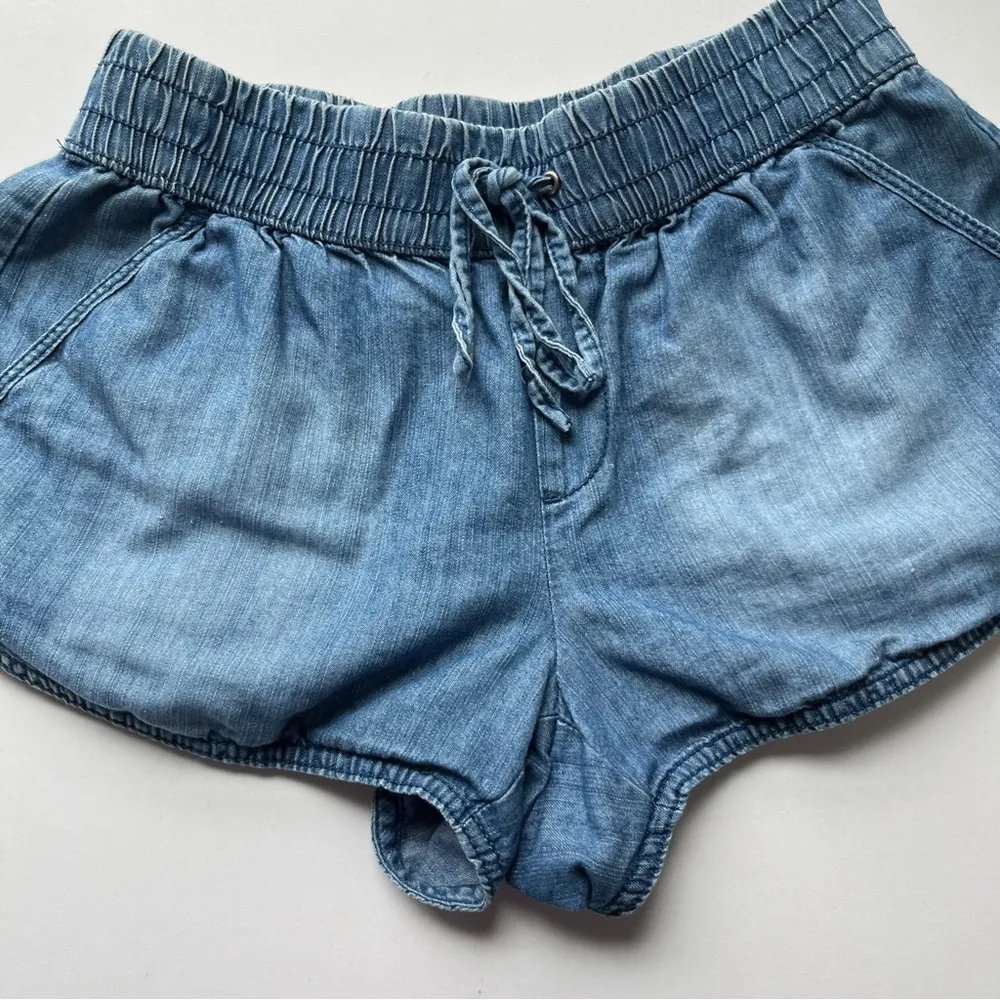 Sprinter Chambray Denim Distressed Shorts Small Blue - Image 2