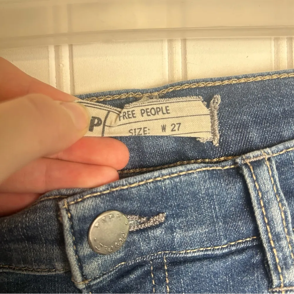 FREE PEOPLE Great Heights Frayed Skinny Jean Size 27 Stretch Denim F45 - Image 6