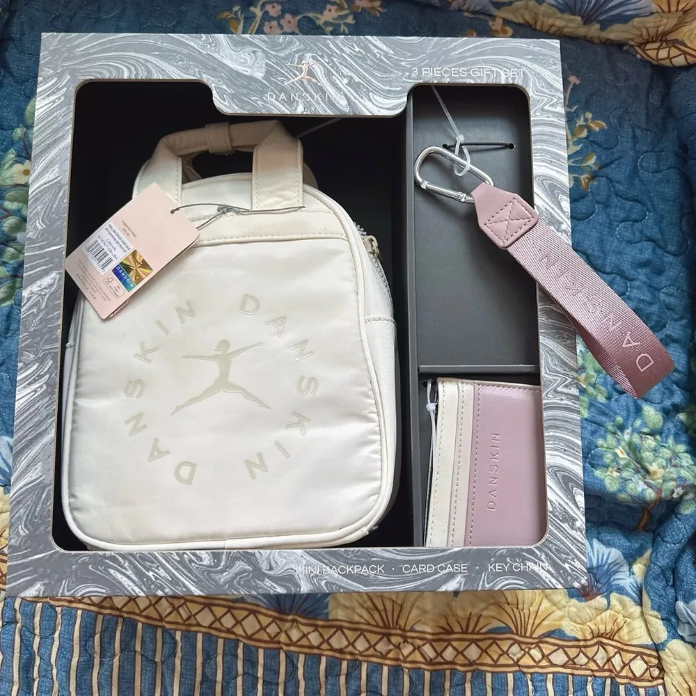 $60 Danskin CREAM SMALL BACKPACK + CARD CASE + KEY CHAIN 3pc HOLIDAY BOX SET NIB - Image 2