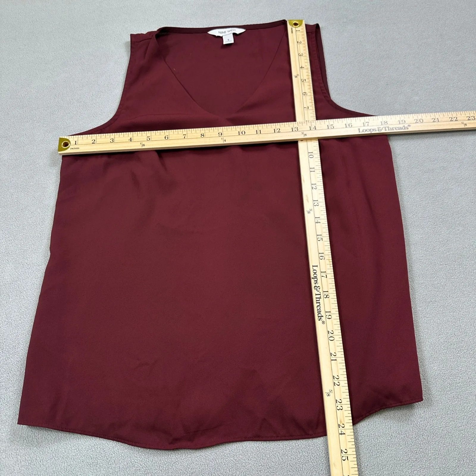 NINE WEST Blouse Top S Womens Burgundy V Neck Sleeveless Tank Casual Chic Work - Image 3