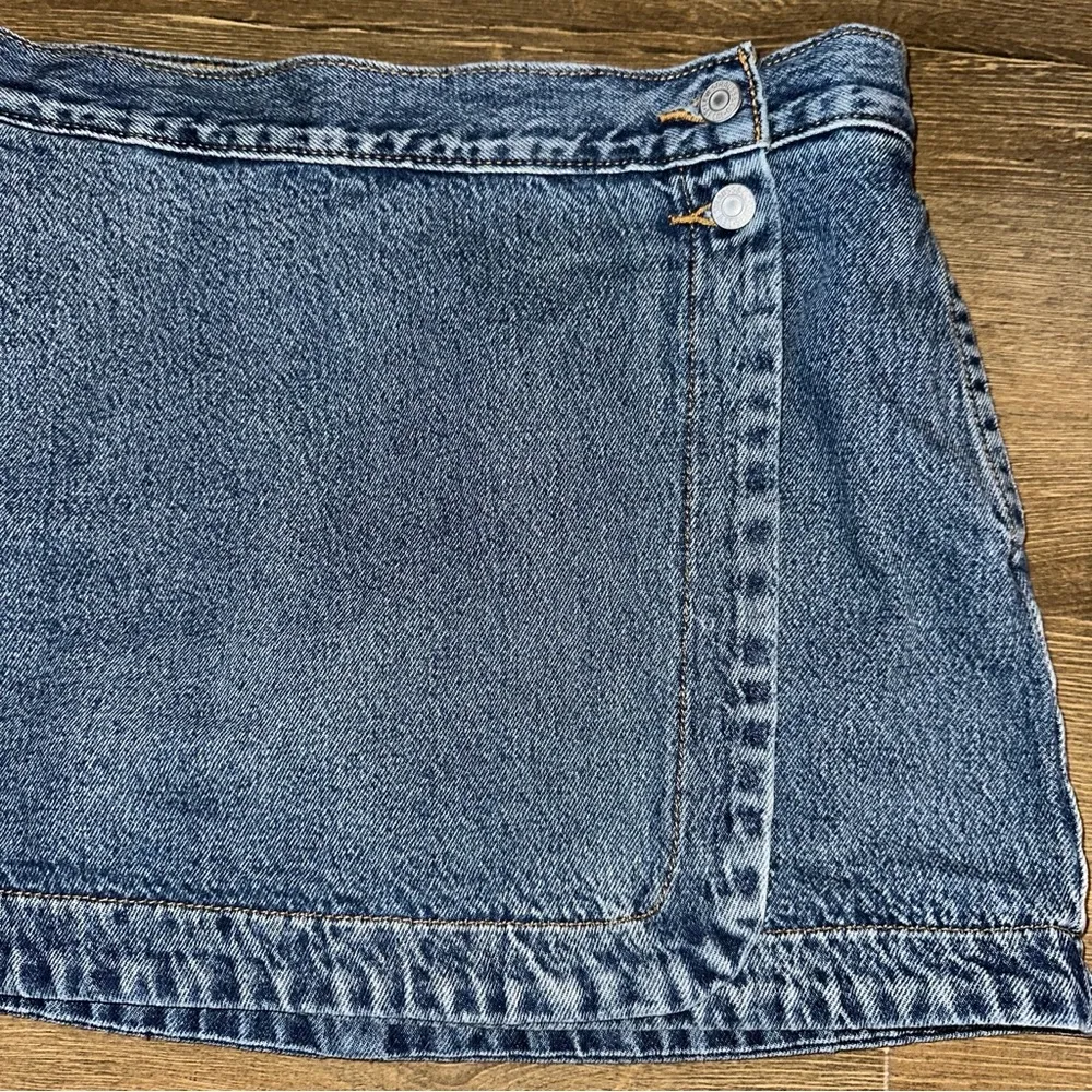 Levi's Levi’s Wrap Skirt Size 27 Medium Wash Denim 100% Cotton - Image 3