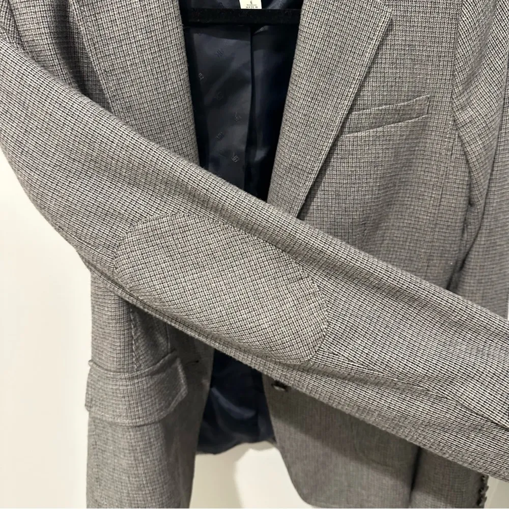 EUC Banana Republic Women’s Blazer made of Italian Fabrics - size 6 - Image 2