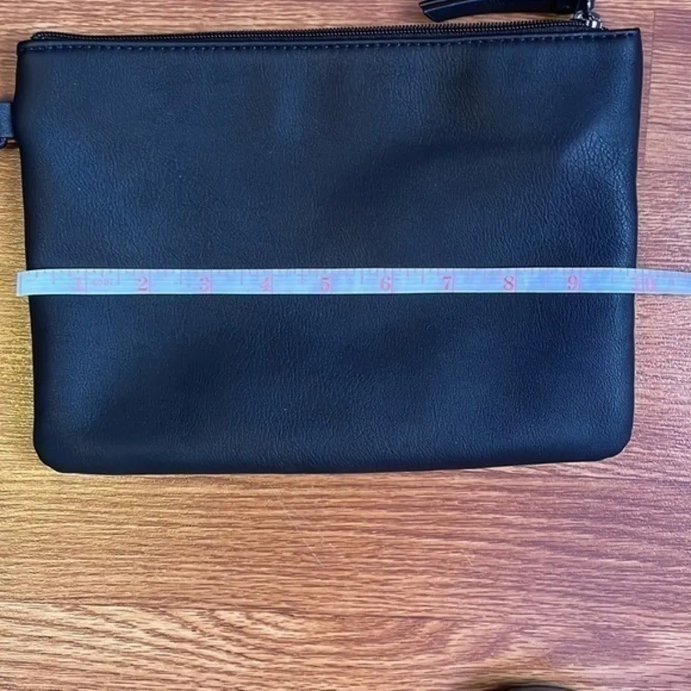 SIMPLY Vera Wristlet Black Clutch Vera Wang - Image 4