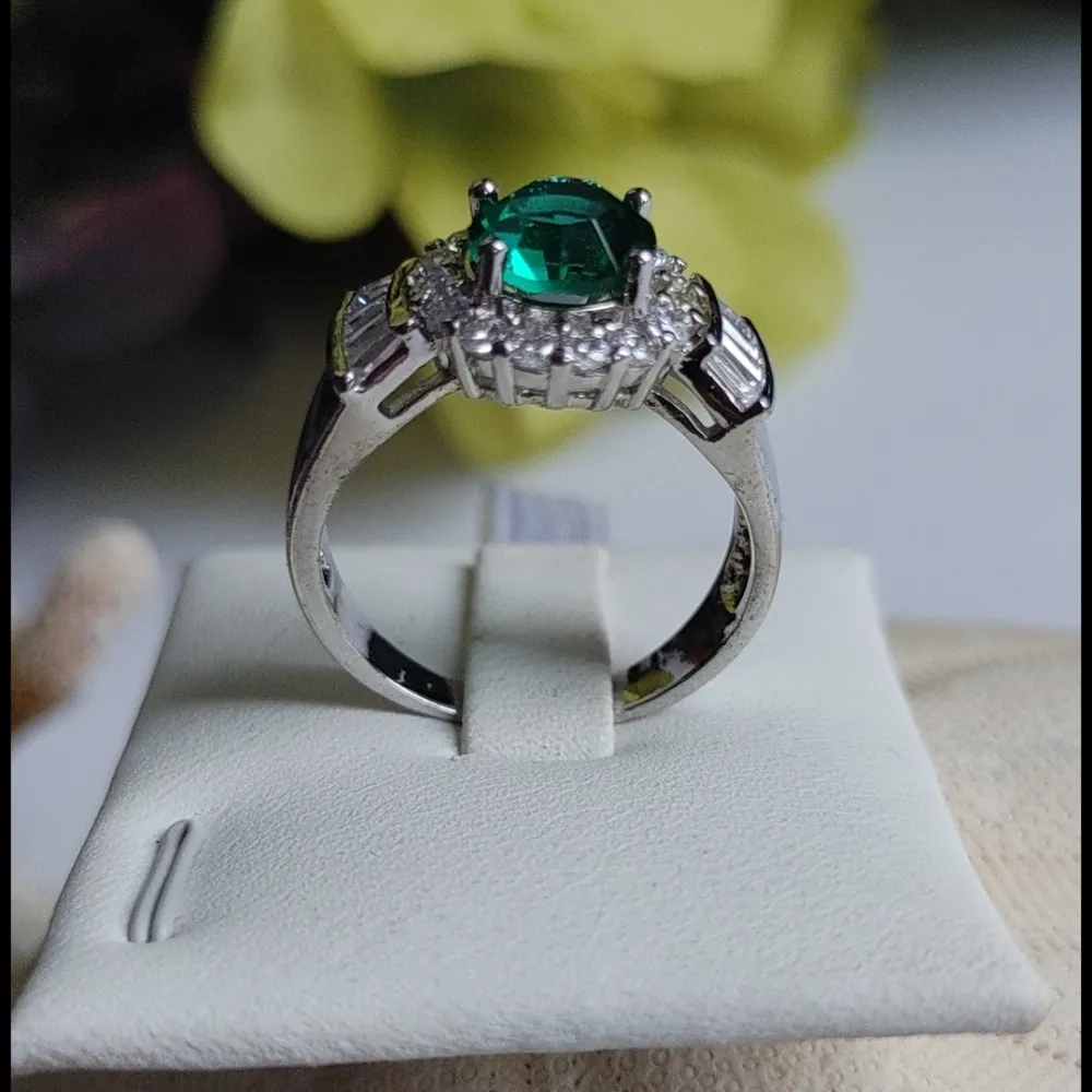 Silver Crystal Green Stone Stainless Steel Ring Size 8 - Image 2