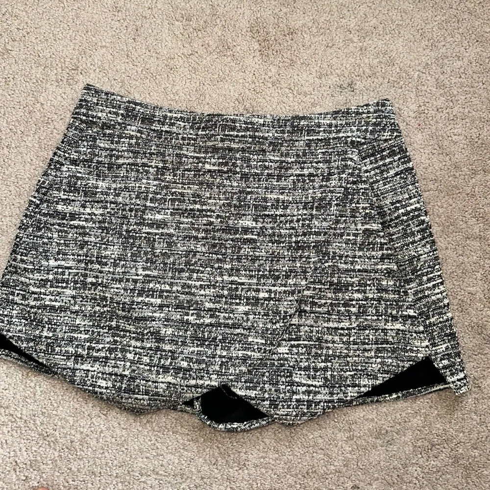 Bloomingdales Aqua Tweed Wrap Skort with Shorts - Image 2