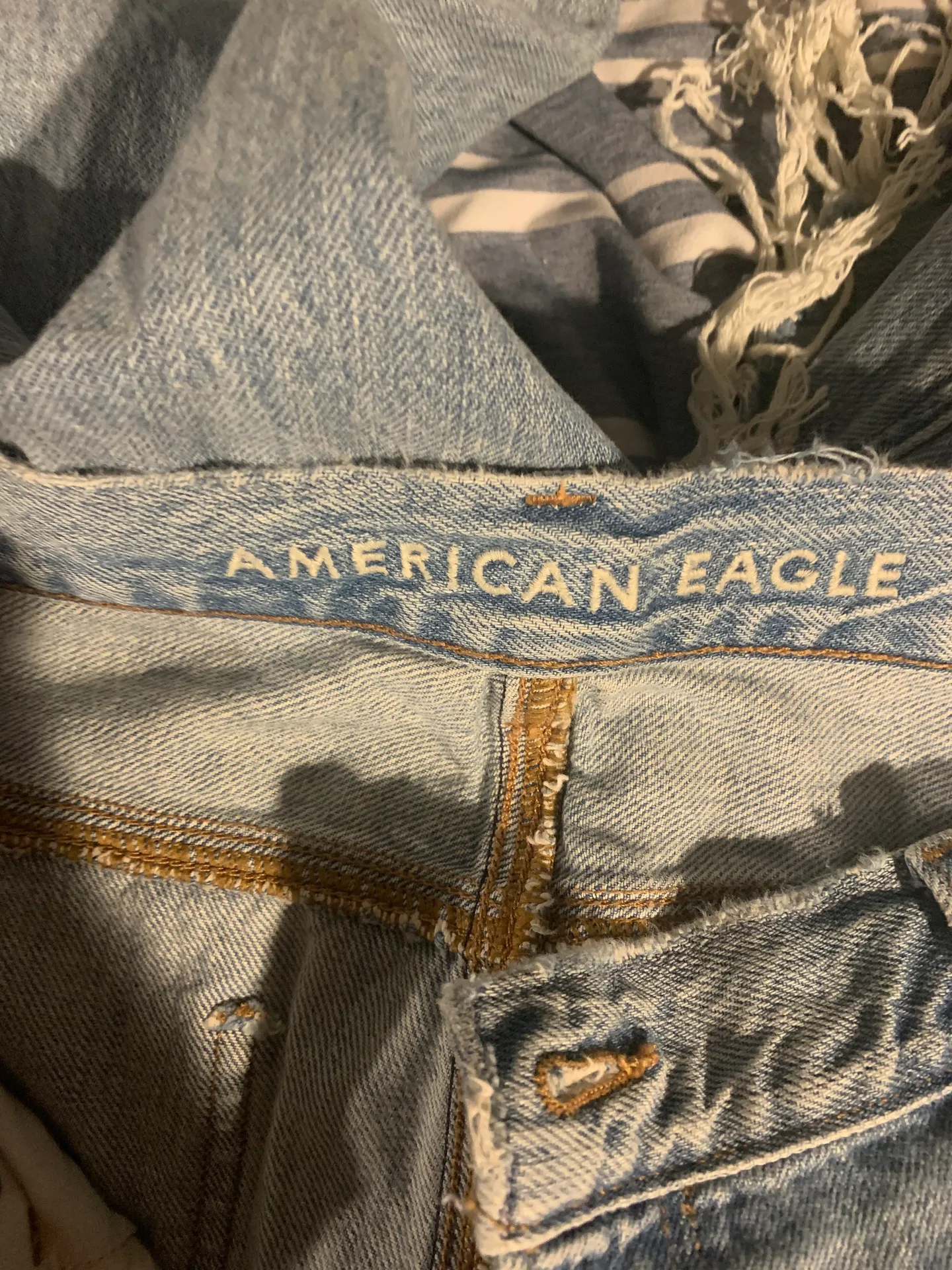 American Eagle Distressed  Mom Jeans  - Image 4