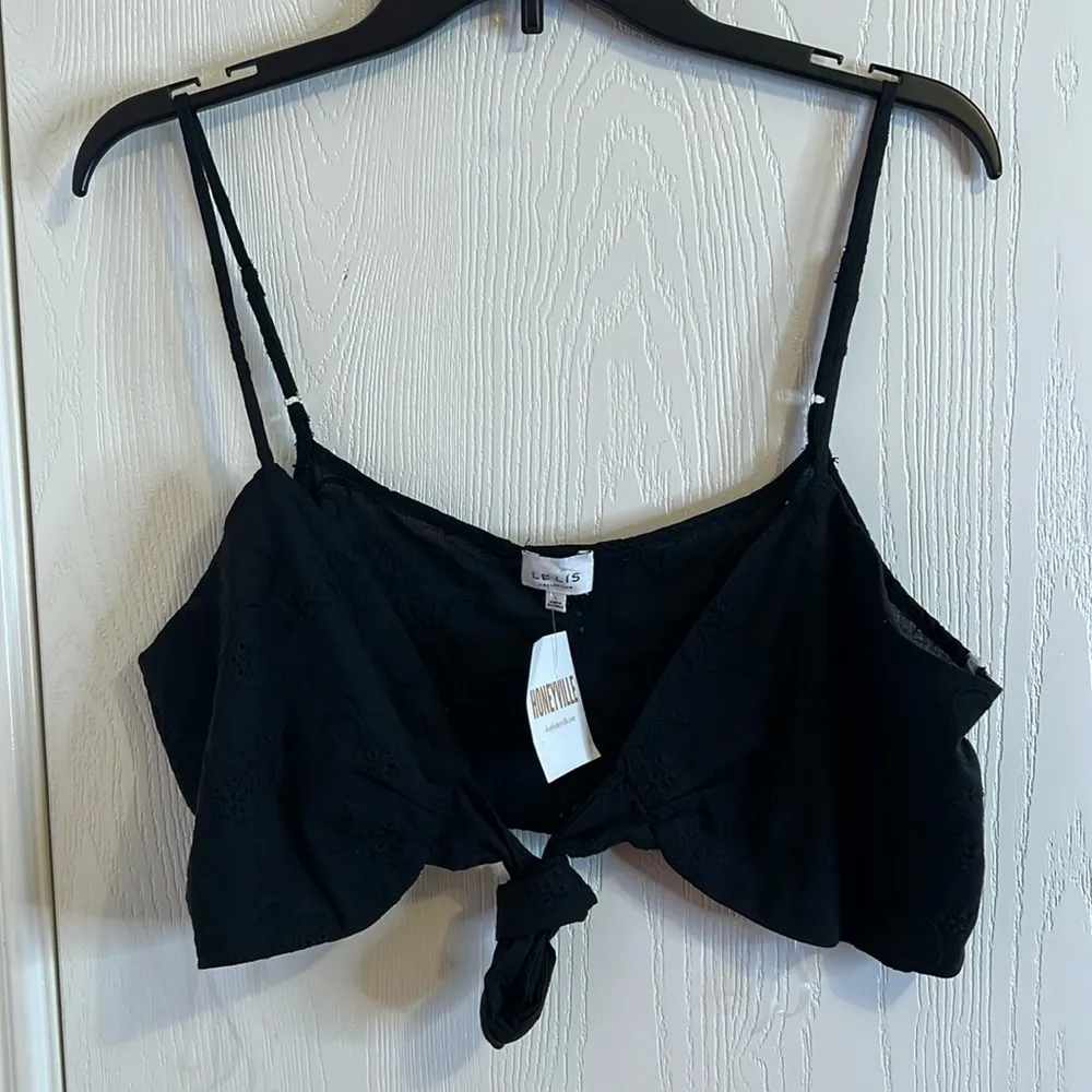 Le Lis Black Eyelet Crop Tie Front Top. Size L - Image 4
