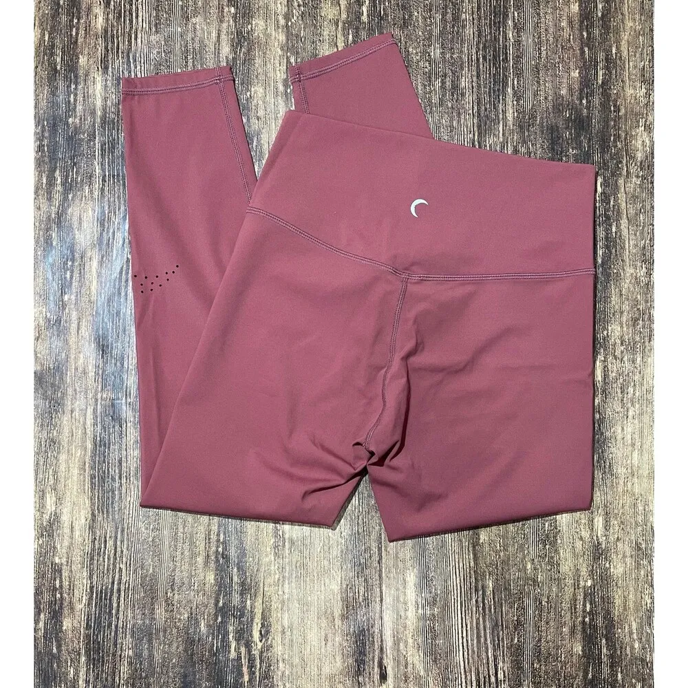 Zyia Active Leggings size 6-8 Terracotta Red High Waisted Perforated Crop - Image 4