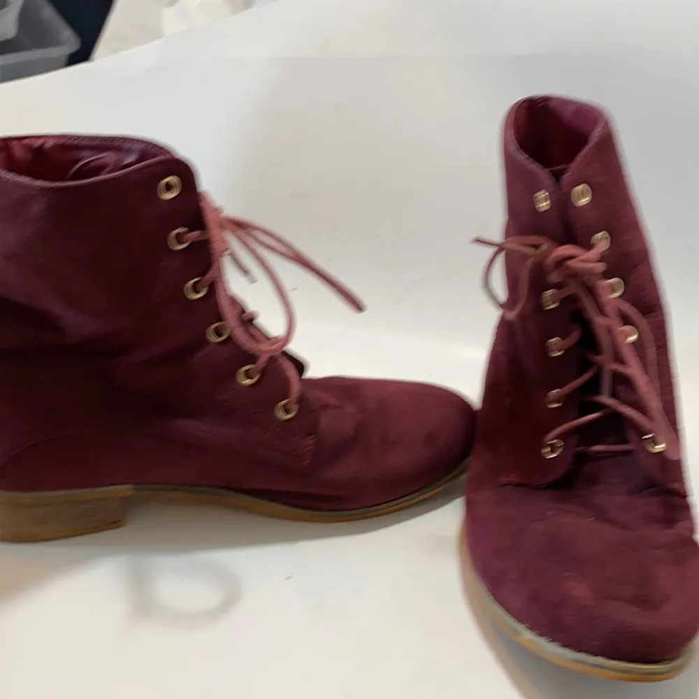 BU Maroon Booties Faux Leather/Suede 9M XC Size 9 - Image 3