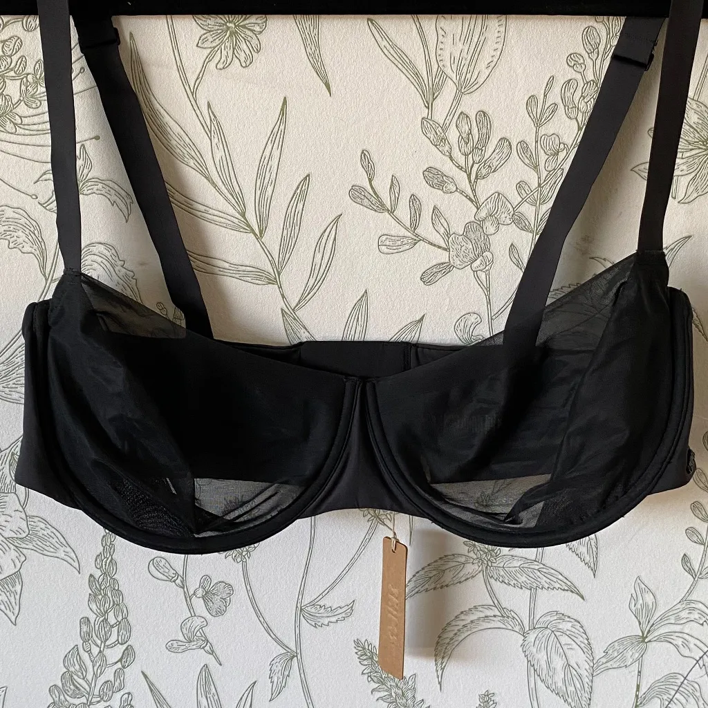 NWT SKIMS No Show Molded Unlined Balconette‎ Onyx Size 32C - Image 6