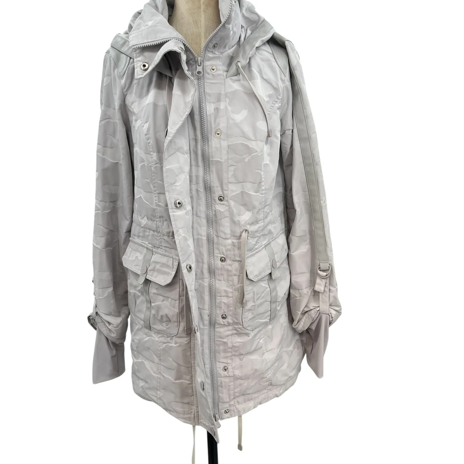 Blanc Noir Delilah Cinched Hooded Anorak Jacket Camo‎ Print Gray Size Medium - Image 7