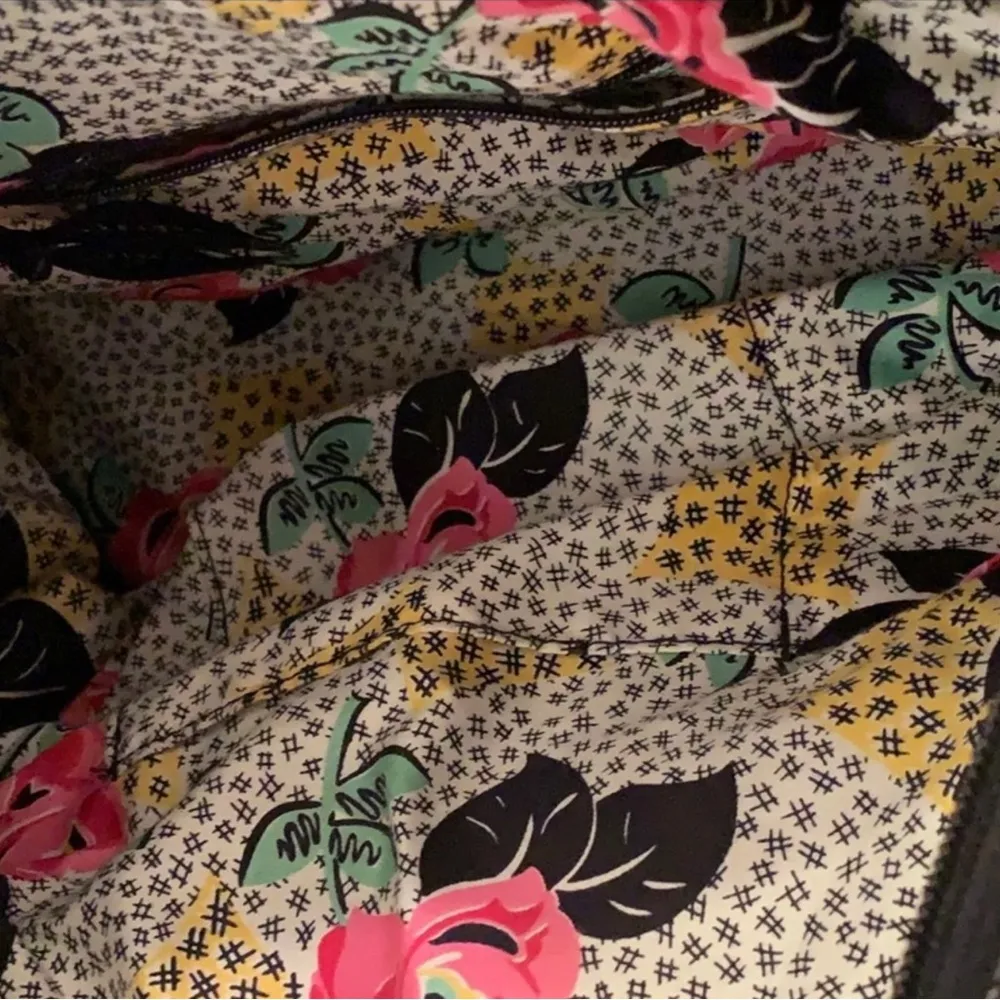 Vera Bradly Black Quilted Overnight/
Weekender/Diaper Bag - Image 9