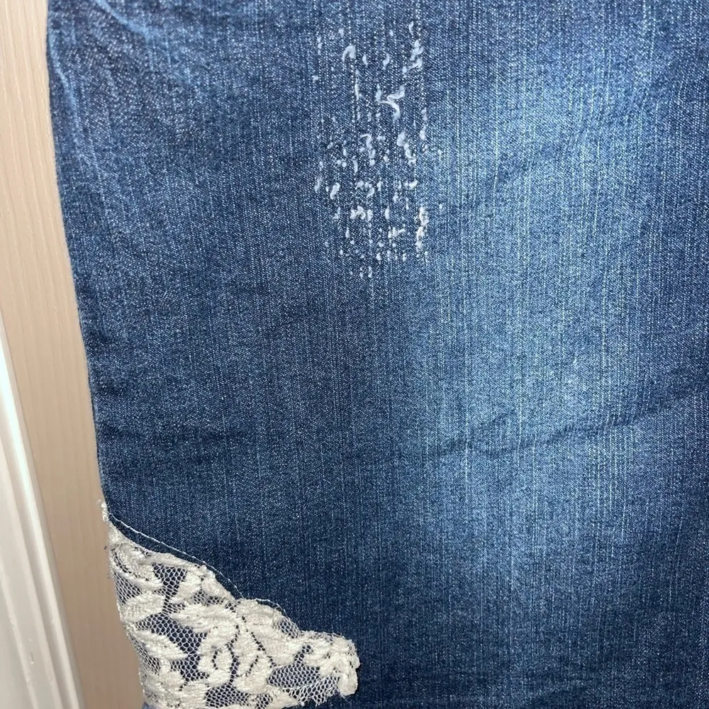 Venus Lace Accent Denim Mini Skirt medium wash size 8 - Image 4
