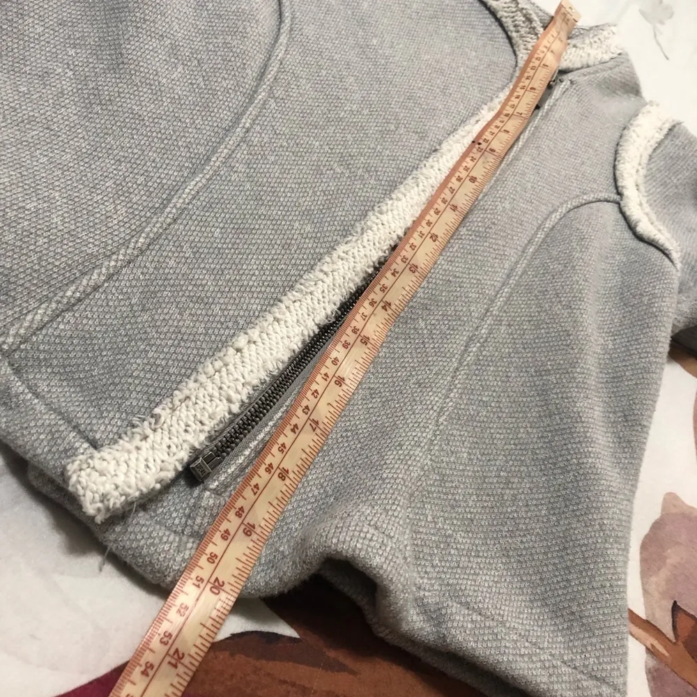 GAP asymmetrical zipper jacket - Image 10