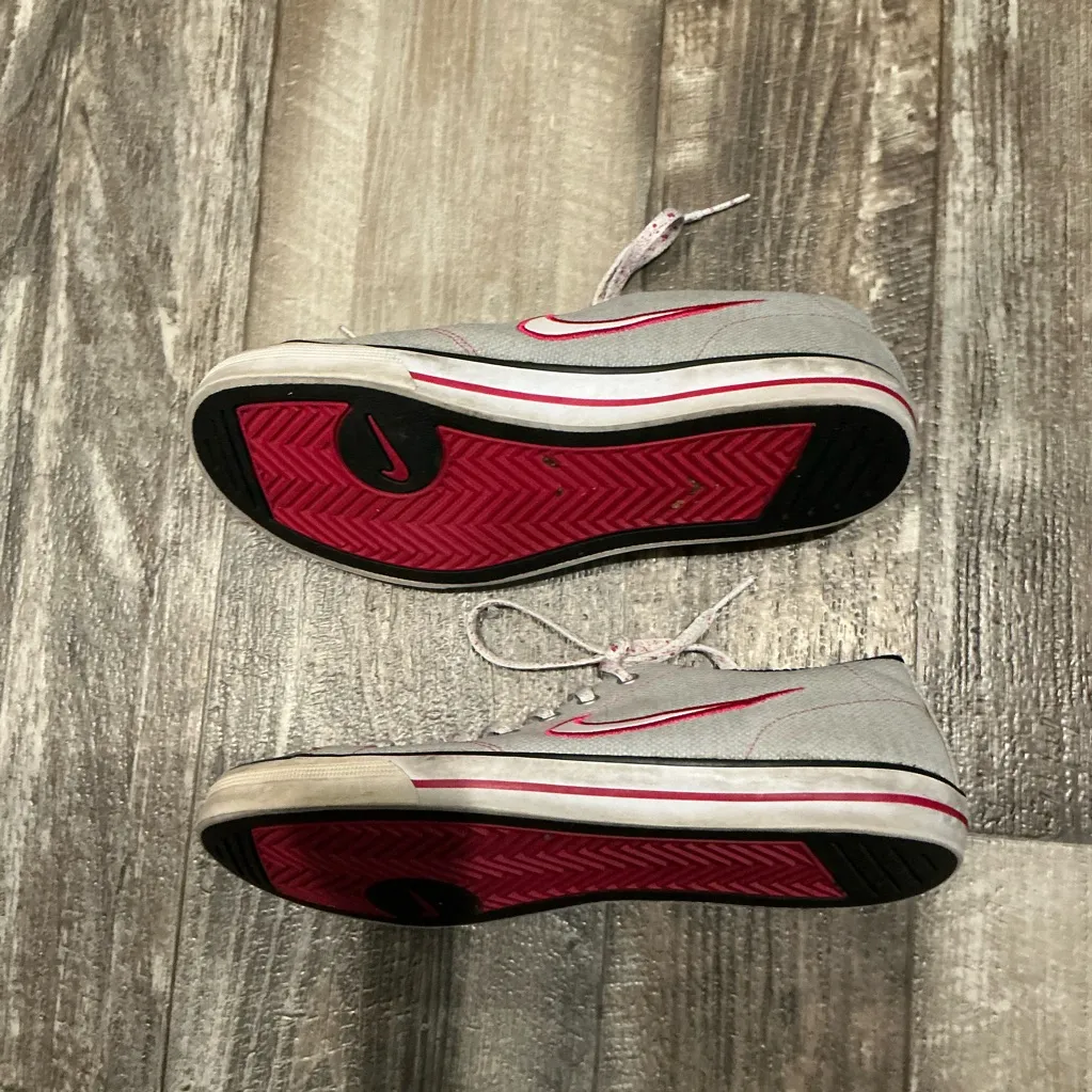 Retro 2009 Nike Women's Gray and Pink Sneakers Size 8.5 - Image 10