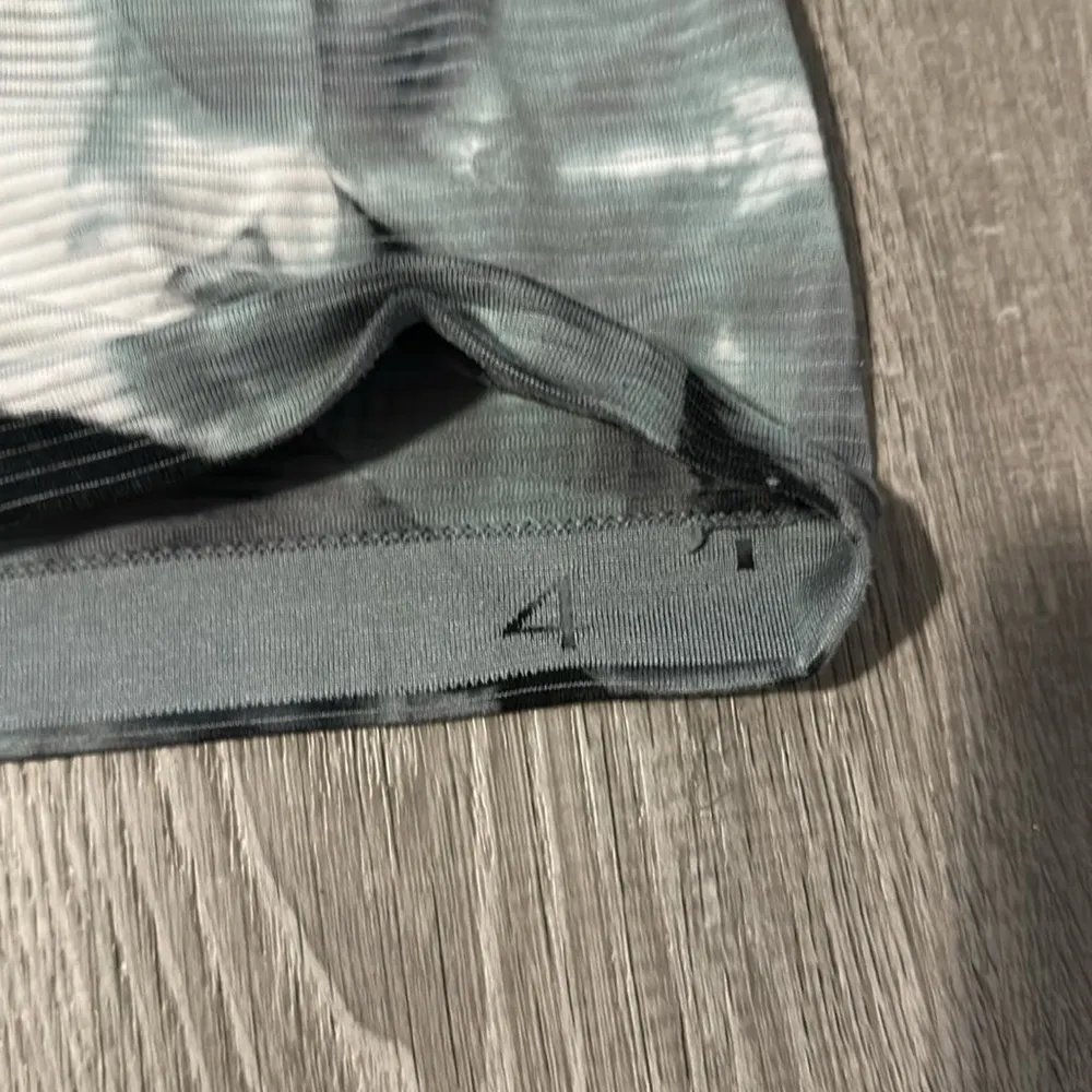 Women’s Sz 4 Swiftly Tech 2.0 Athletic Workout Short Sleeve Yoga Shirt - Image 3